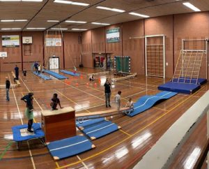 SportInstuif in Uithoorn waarbij kinderen kunnen sporten en bewegen in de gymzaal na schooltijd.